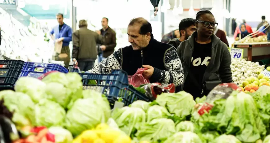 Organic farms avoid toxic inputs, improve soil health, grow clean, sustainable food that supports nature.